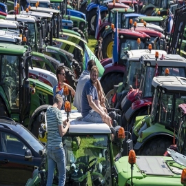 Más de 10.000 agricultores holandeses protestan en La Haya contra el plan gubernamental de «emisiones de nitrógeno», que devastará la producción alimentaria