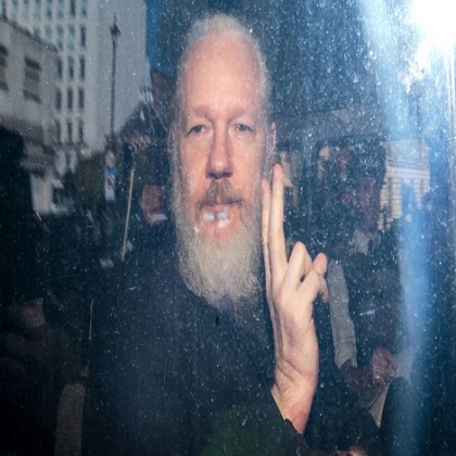 "A la libertad de expresión la tienen en la cárcel": López Obrador reclama liberación de Assange