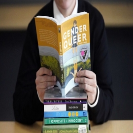 “Gender Queer”: El horrorífico libro pedófilo que está en todas las escuelas de Estados Unidos