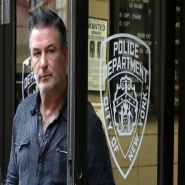 Alec Baldwin acusado de homicidio involuntario por muerte en set de Rust
