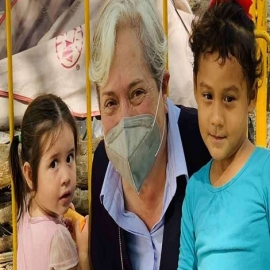 Religiosa que ayuda migrantes al sur de Estados Unidos entre 100 más influyentes del 2020