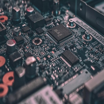 China insta a la OMC a examinar las restricciones impuestas por EEUU a las exportaciones de chips