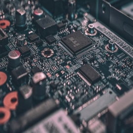 China insta a la OMC a examinar las restricciones impuestas por EEUU a las exportaciones de chips