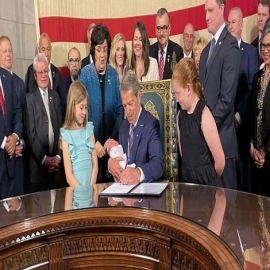 Ejemplo Mundial: Nebraska aprueba una ley para prohibir los abortos después de 12 semanas y el cambio de sexo en niños