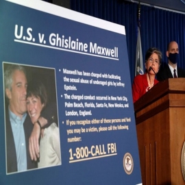 Ghislaine Maxwell conoce los secretos más oscuros de los ricos y poderosos y evalúa usarlos para negociarLa mujer, arrestada en EEUU, es señalada como figura central en los actos criminales del fallecido pedófilo Jeffrey Epstein