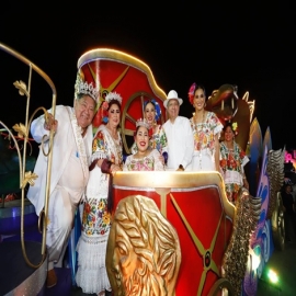 Tradiciones, jarana, trajes regionales y la algarabía de unos cien mil asistentes enmarcan el penúltimo desfile de festejos carnestolendos