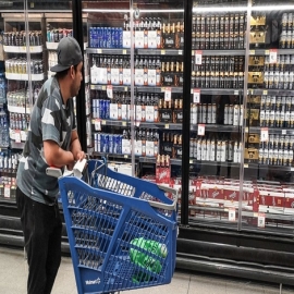 Un debate sigue en México sobre el confinamiento: ¿la cerveza es un artículo esencial en la pandemia?