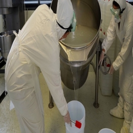 EU advierte que el gel antibactial fabricado en México “puede ser tóxico” por exceso de metanol