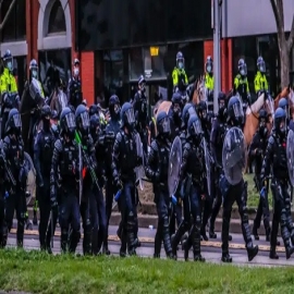La policía australiana intentó evitar que los reporteros cubrieran las protestas contra los encierros para que no se conociera el despliegue policial en directo