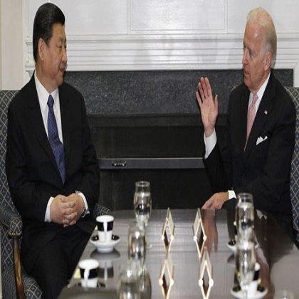 Con una llamada telefónica Biden y Xi Jinping quieren evitar una guerra