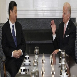 Con una llamada telefónica Biden y Xi Jinping quieren evitar una guerra