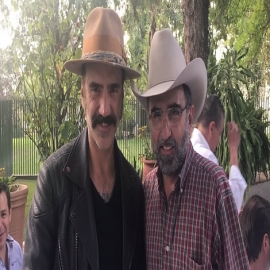 Vicente Fernández Jr. se ahoga con un trozo de carne, va al hospital y se entera que tiene COVID-19