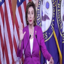 Nancy Pelosi ha amasado una fortuna operando con información privilegiada