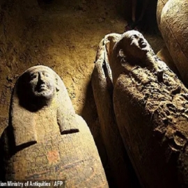 Descubren 27 sarcófagos enterrados en Egipto hace 2.500 años