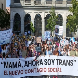Cientos de madres se manifiestan en España para acabar con la ley Trans