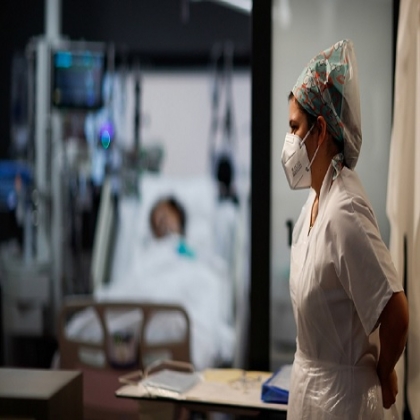 El estado “más vacunado” de EE.UU. experimenta un enorme aumento de las hospitalizaciones y muertes por Covid-19