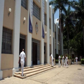 Senadora exhorta a SSY a cuidar de los pasantes de medicina y no condicionar su titulación