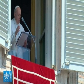 Papa Francisco exhorta a abandonarse con confianza en Dios en todo momento