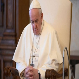 El Papa invita a confiarse a la Divina Misericordia y a Juan Pablo II por el coronavirus