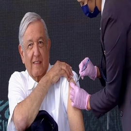 AMLO, positivo a Covid, tiene tres dosis de vacuna; todas han sido AstraZeneca