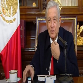 “Estoy bien”: AMLO aparece en la “mañanera” por videollamada; pide no espantarse