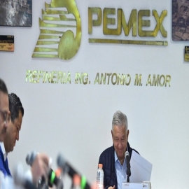 AMLO visita refinería de Pemex en Salamanca, presume inversión de 6.2 mmdp