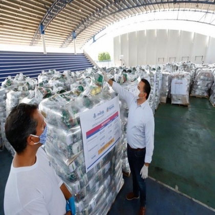 El alcalde Renán Barrera destaca la suma de voluntades para ayudar a la población vulnerable durante la contingencia por el Covid-19