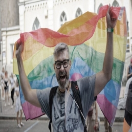 Rusia aprueba ley de censura que prohíbe propaganda LGBT
