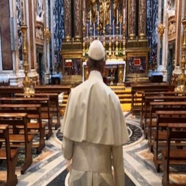 Papa Francisco sorprende a fieles con visita a basílica Santa María la Mayor