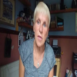 Doctora irlandesa pierde su licencia por alertar sobre los efectos adversos de las vacunas en un video
