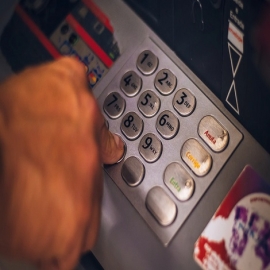 Esto es lo que debe hacer cuando muere el titular de una cuenta bancaria