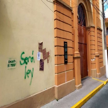 Arquidiócesis mexicana condena pintas abortistas en iglesias católicas