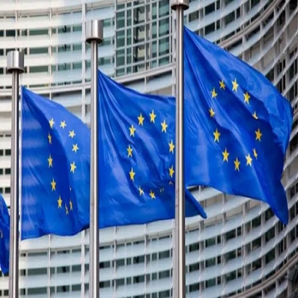 La Comisión Europea lanza un advertencia en contra de las vacunas de refuerzo contra el COVID-19