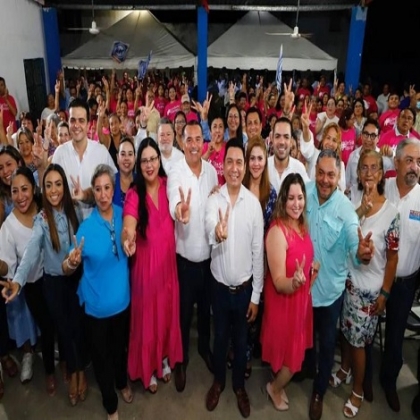“¡Renán, estamos contigo!”, corean militantes y simpatizantes de Conkal