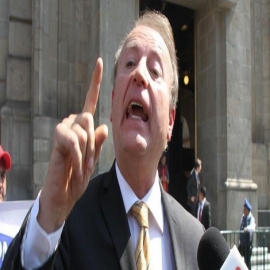 Él es Gilberto Lozano, empresario que estuvo en el Gabinete de Fox e intenta sacar a AMLO con FRENA