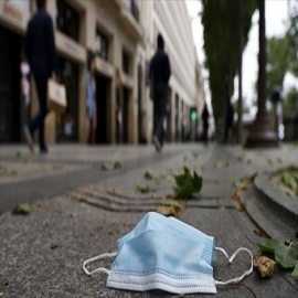 El Colegio de Médicos denuncia una campaña para saturar Sanidad y no usar mascarilla