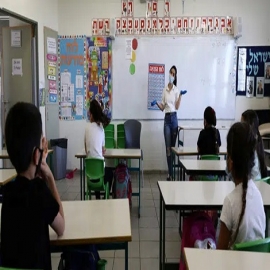 Israel prohíbe a los profesores y sanitarios no vacunados o no testados acudir a sus lugares de trabajo