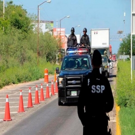Capturan a pareja que portaba arma de uso exclusivo de las fuerzas armadas