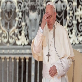El Papa pide rezar por los sacerdotes para que Dios “los fortalezca en su vocación”