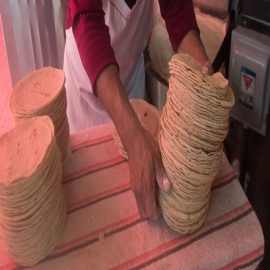 México se tarda y prohibirá hasta el 2024 el glifosato, cancerígeno que se usa en tortillas, dice UAM