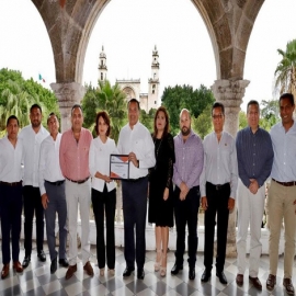 El alcalde Renán Barrera recibe un reconocimiento del IEPAC por fomentar la participación ciudadana