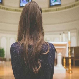 Vaticano: Es necesario y urgente volver a celebrar Misas con fieles