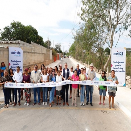 El Alcalde Alejandro Ruz Castro entrega obras de servicios básicos en la colonia Jacinto Canek al sur de la ciudad.