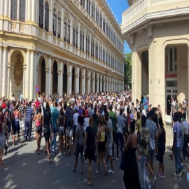 Los vídeos de las multitudinarias protestas en Cuba al grito de ‘libertad’ y ‘no tenemos miedo’