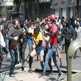 Encapuchados causan desmanes en marcha por Melanie en la CDMX