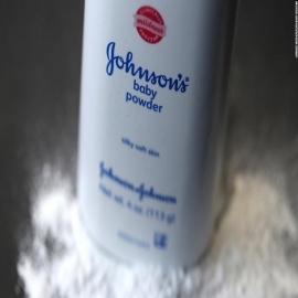 Corte de EE.UU niega a la farmacéutica J&J usar la bancarrota para evitar demandas por su talco para bebés ‘cancerígeno’