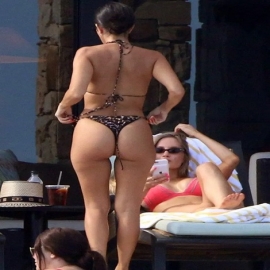 Kourtney Kardashian fue pillada en el Cabo San Lucas con un bikini de leopardo