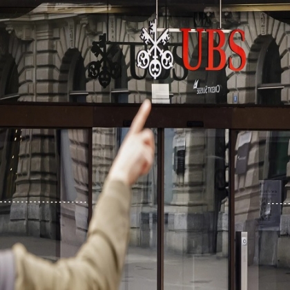 El banco UBS absorbe Credit Suisse para estabilizar la plaza financiera suiza